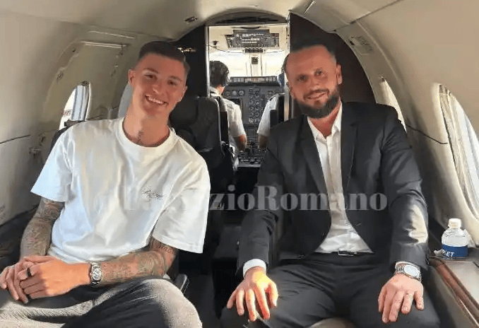 GOGOGO出发喽！塞斯科已上曼联飞机 周五体检周六亮相